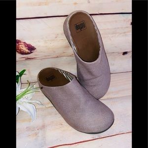 FITFLOP Slip On Mules size 9 Shuv canvas